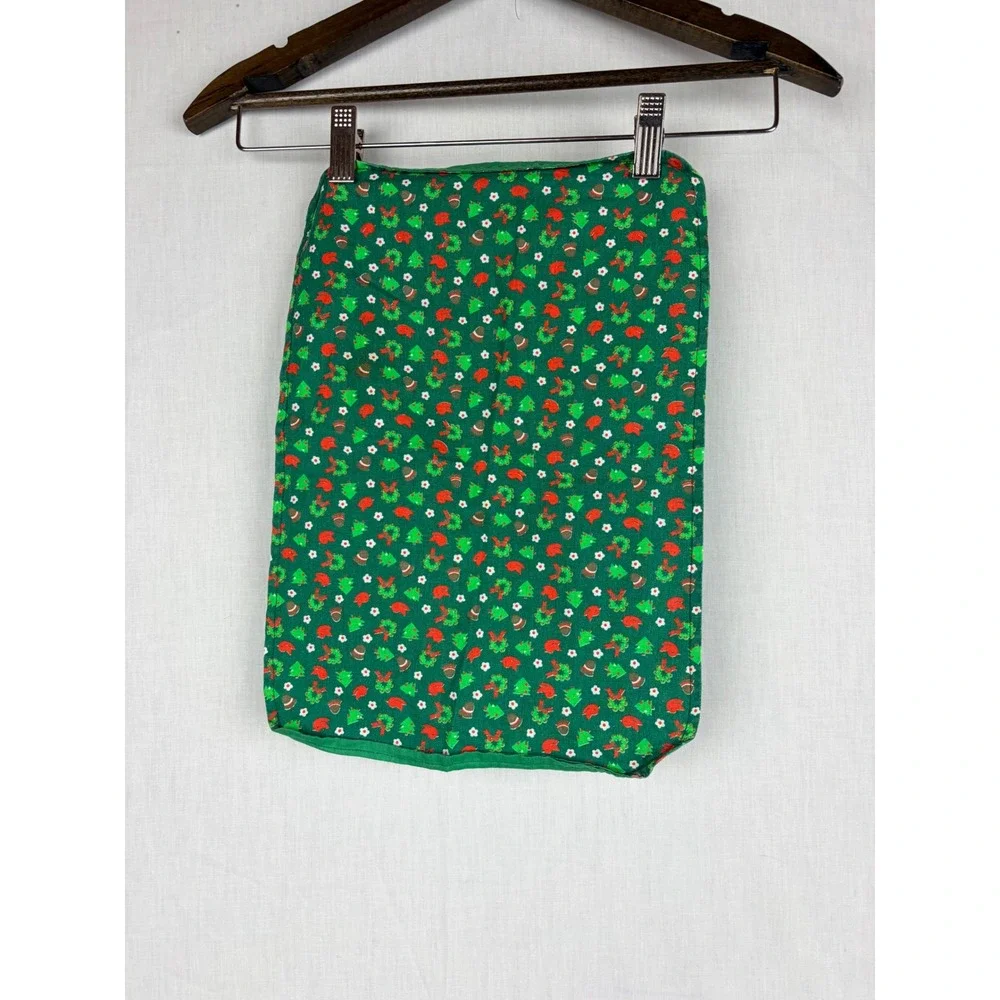 Set of 6 Christmas Cloth Napkins Green Holiday Tree Wreath Cardinal Print